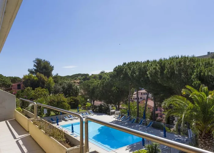 Il Porto 13 E 16 Порт-Аццурро